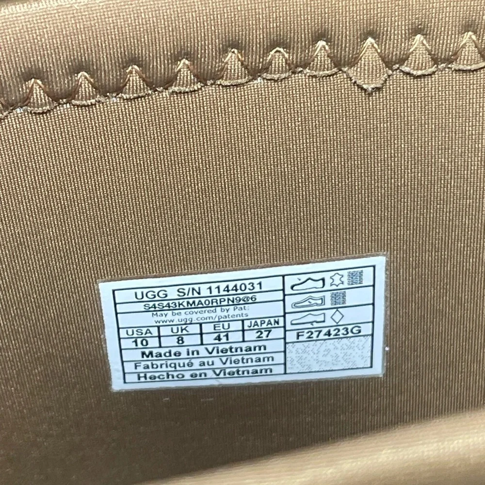 UGG Classic Dipper Boot in Chestnut